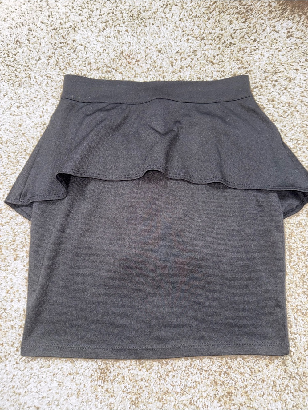 G by Guess Black Ruffled Pencil Skirt